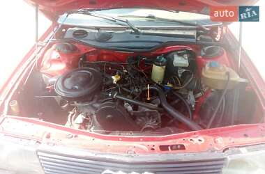 Седан Audi 100 1990 в 