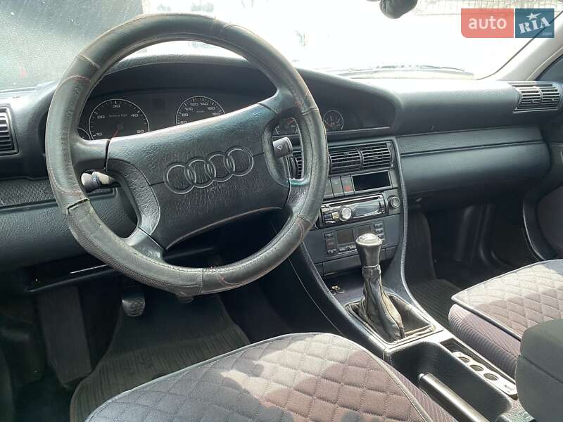 Седан Audi 100 1993 в Великому Березному