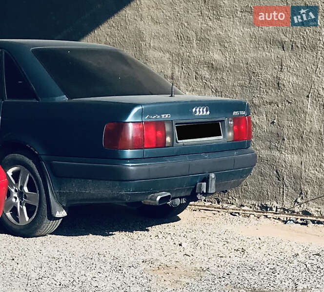 Седан Audi 100 1993 в Виноградове