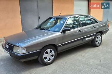 Седан Audi 100 1988 в Славуті
