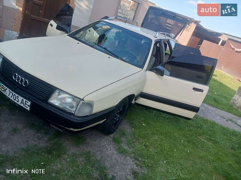 Універсал Audi 100 1990 в Млиніві