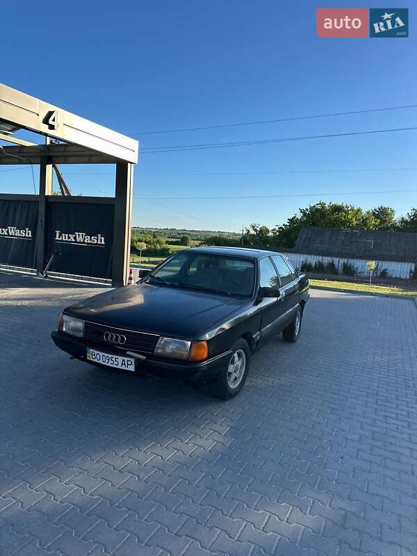 Седан Audi 100 1989 в Шумську