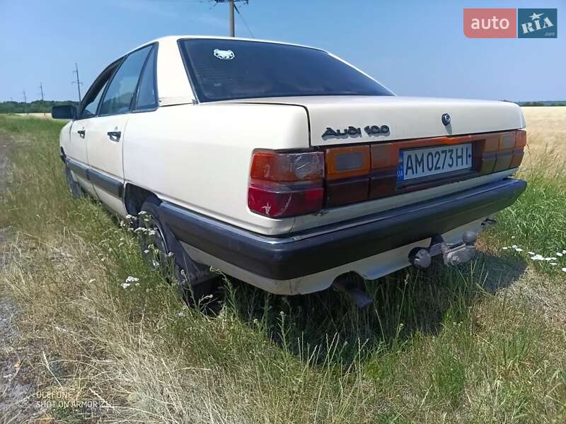 Седан Audi 100 1986 в Козятині