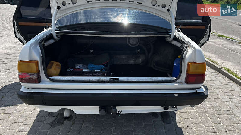 Седан Audi 100 1988 в Любомле