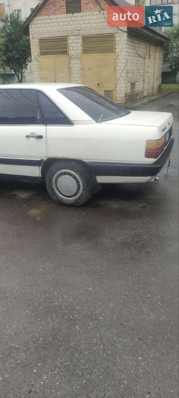 Седан Audi 100 1986 в Ивано-Франковске