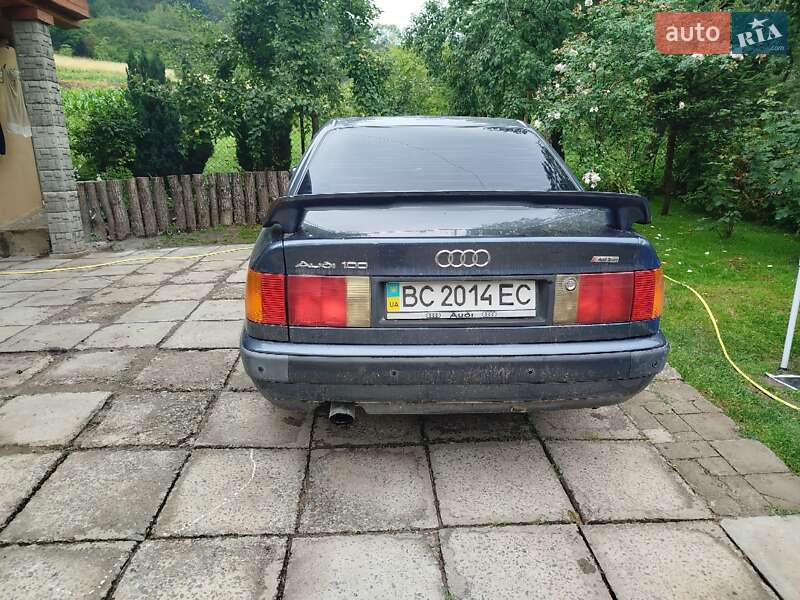 Седан Audi 100 1991 в Бобрке