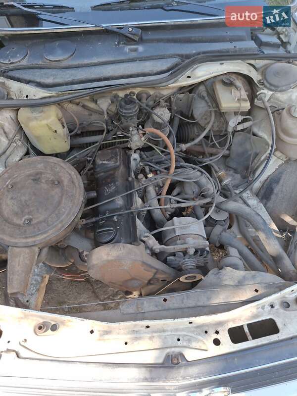 Седан Audi 100 1986 в Луцке