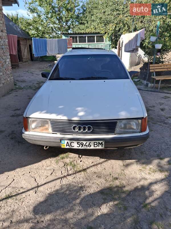 Седан Audi 100 1986 в Луцке