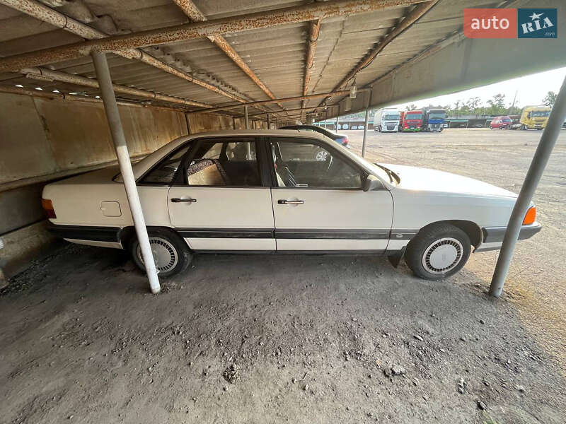 Седан Audi 100 1985 в Каменском
