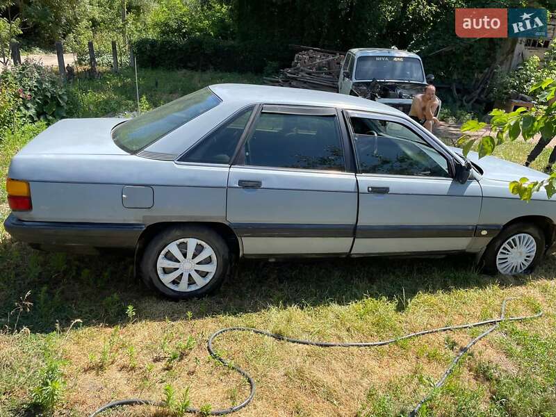 Седан Audi 100 1990 в Брацлаві фото 3 Седан Audi 100 1990 в Брацлаві