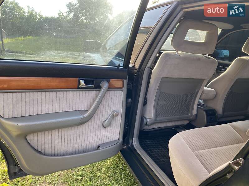 Седан Audi 100 1992 в Ровно