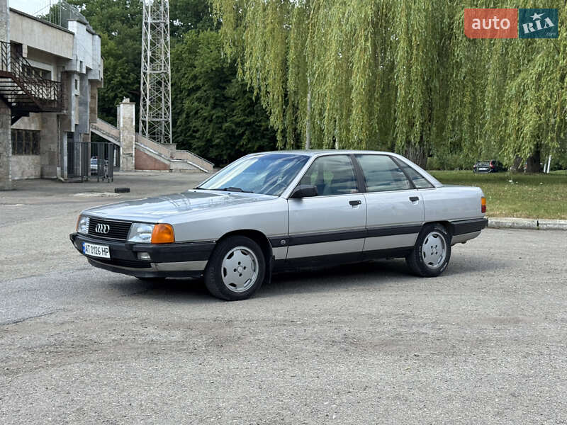 Седан Audi 100 1984 в Ивано-Франковске