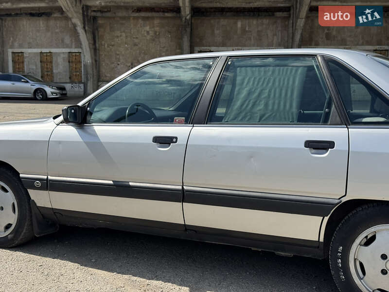 Седан Audi 100 1984 в Ивано-Франковске