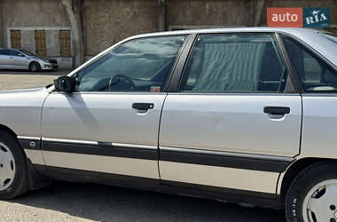 Седан Audi 100 1984 в 