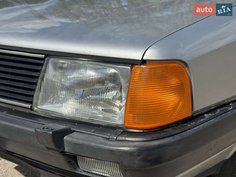 Седан Audi 100 1984 в Ивано-Франковске