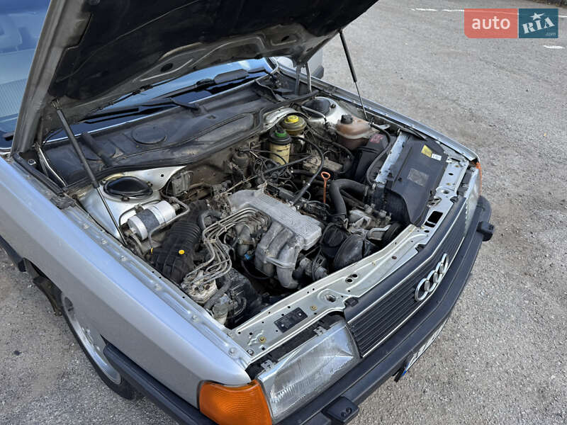 Седан Audi 100 1984 в Ивано-Франковске