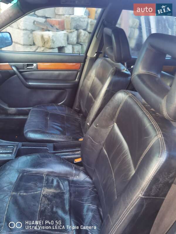 Седан Audi 100 1993 в Кельменцах
