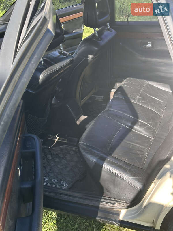 Седан Audi 100 1988 в Шацьку