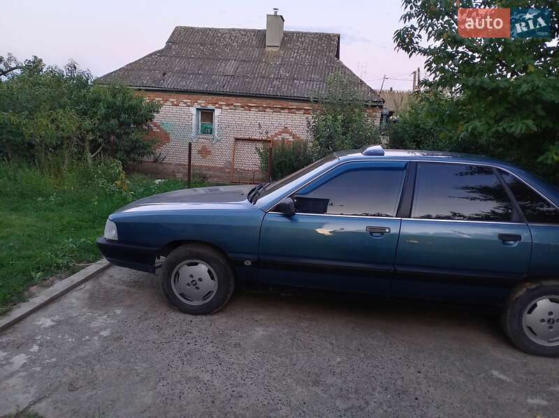 Седан Audi 100 1990 в Ладыжине