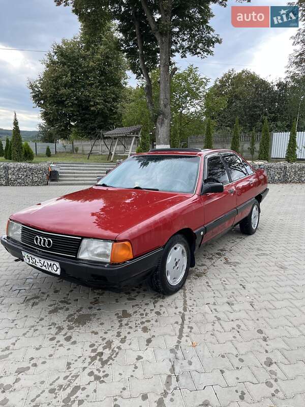 Седан Audi 100 1990 в 