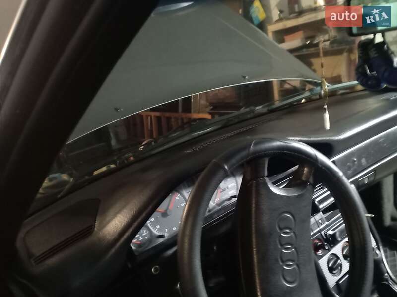 Седан Audi 100 1990 в Ладыжине