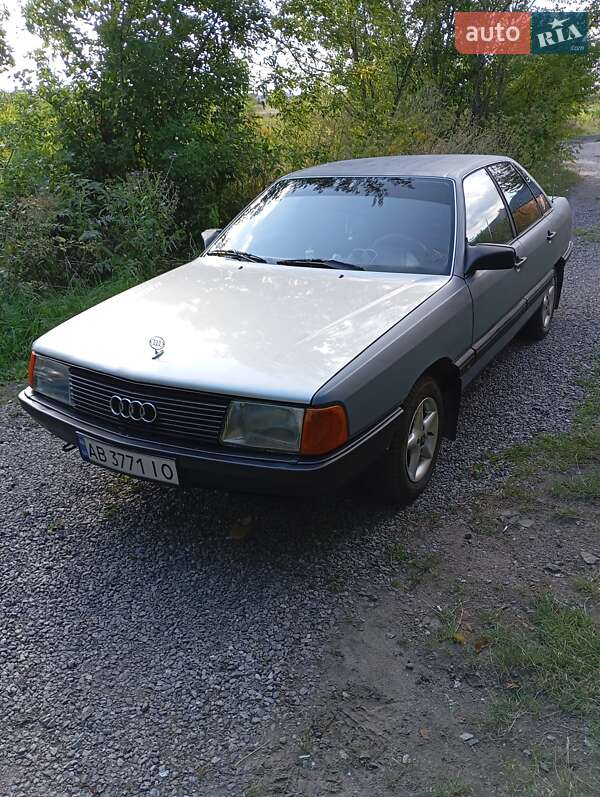 Седан Audi 100 1983 в Хмельнике