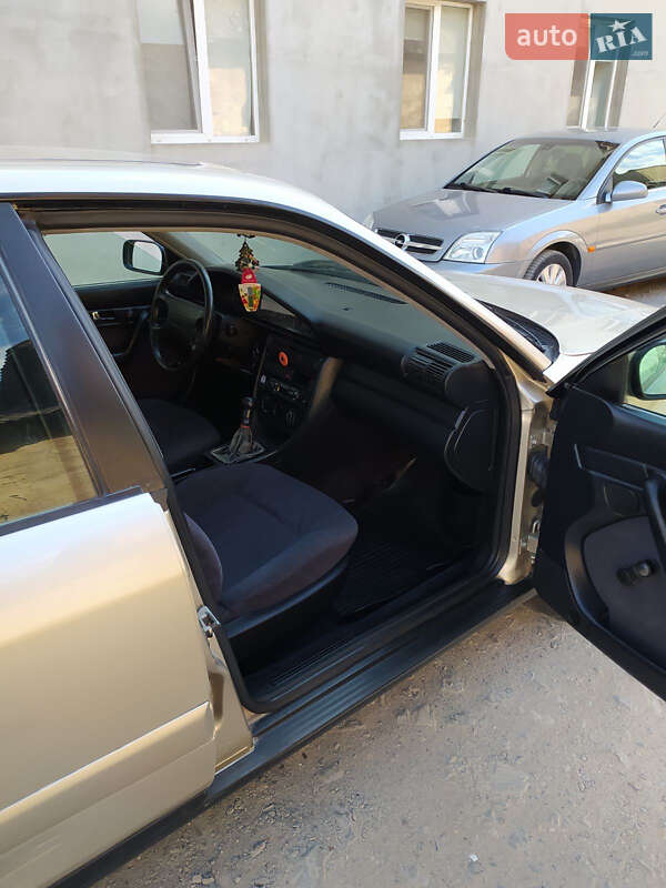 Седан Audi 100 1992 в Чорткові