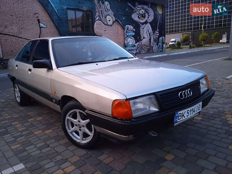 Седан Audi 100 1988 в Луцке