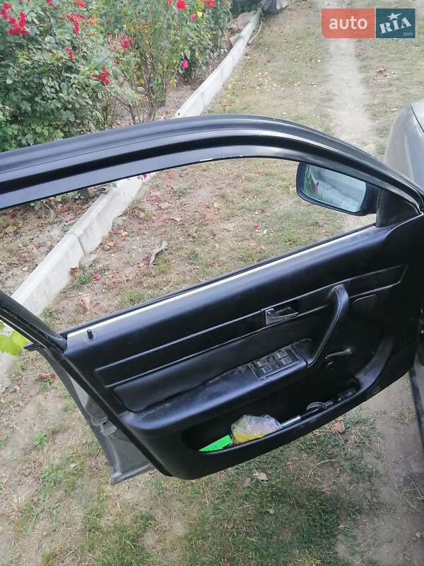 Седан Audi 100 1991 в Тростянце