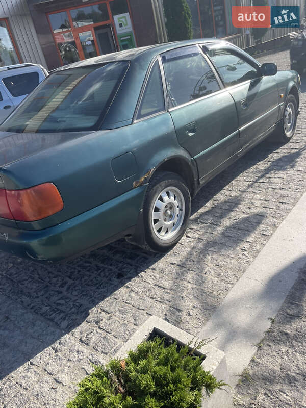 Седан Audi 100 1993 в Кельменцах