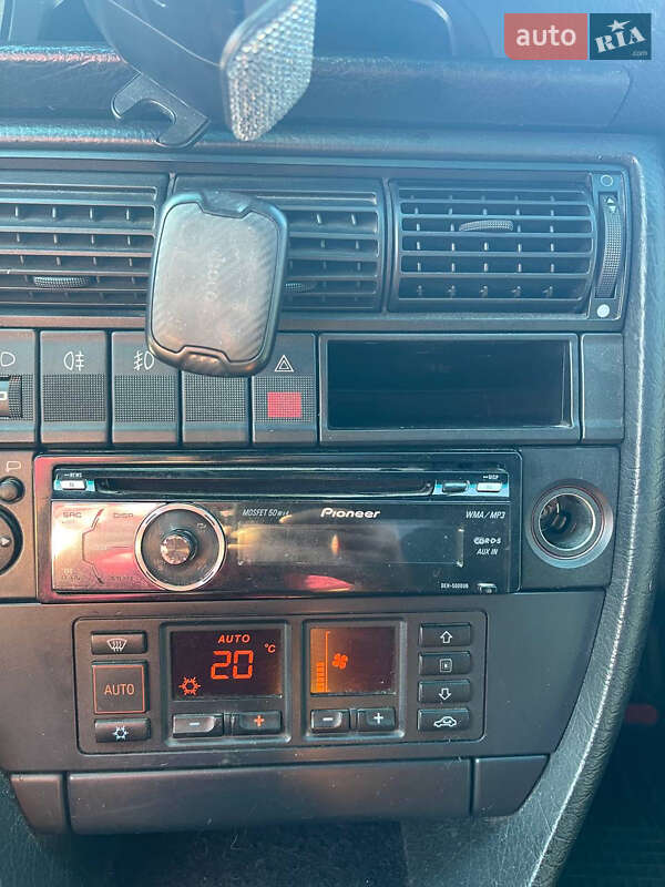 Седан Audi 100 1993 в Киеве