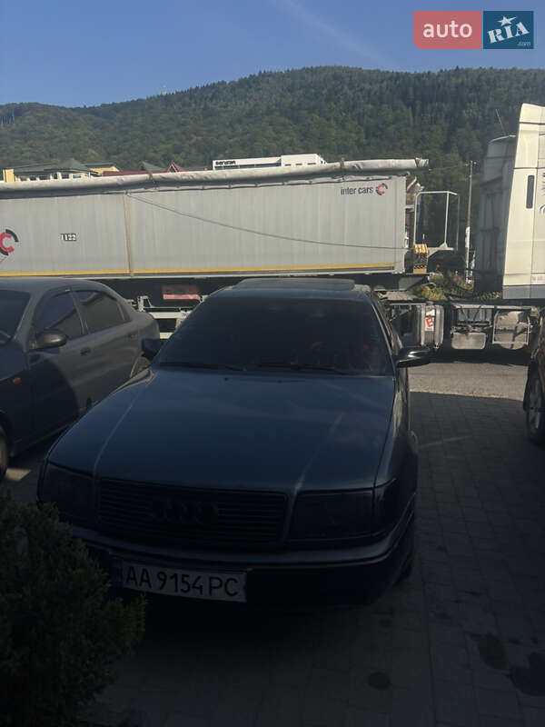 Седан Audi 100 1992 в Яремче