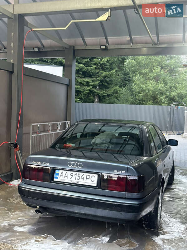Седан Audi 100 1992 в Яремче