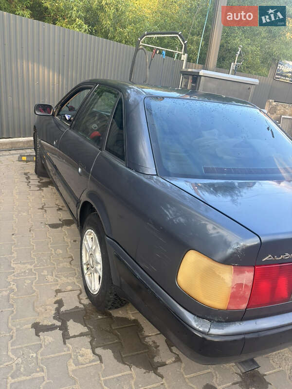 Седан Audi 100 1992 в Яремче