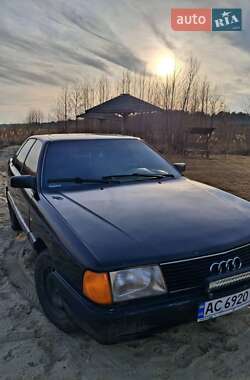 Седан Audi 100 1988 в Шацьку