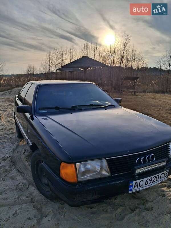 Седан Audi 100 1988 в Шацке