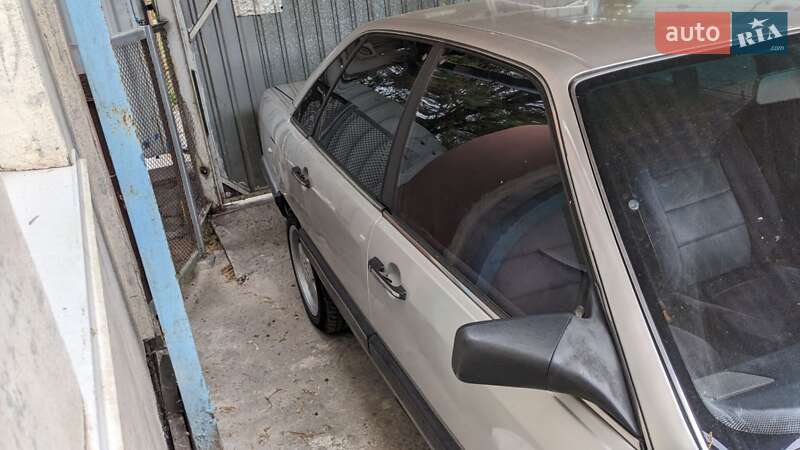 Седан Audi 100 1985 в Запорожье
