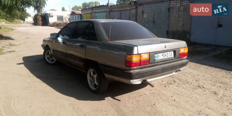 Седан Audi 100 1986 в Кременчуге