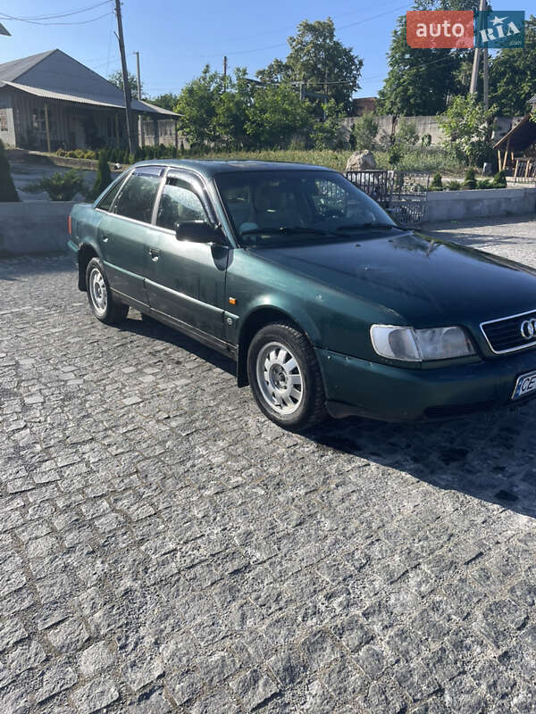 Седан Audi 100 1993 в Кельменцах