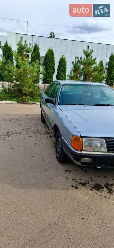 Седан Audi 100 1988 в Сумах
