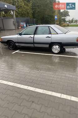 Седан Audi 100 1986 в 