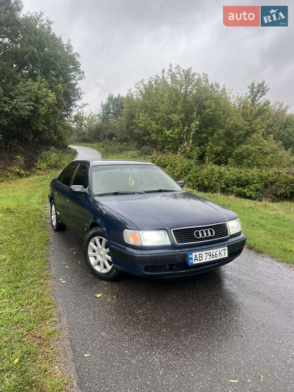 Седан Audi 100 1992 в Казатине