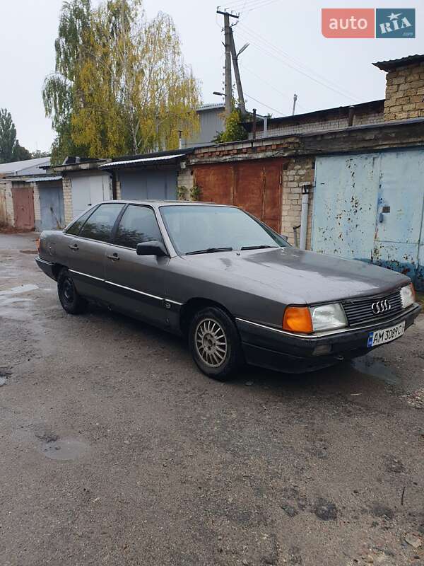 Седан Audi 100 1986 в Житомире