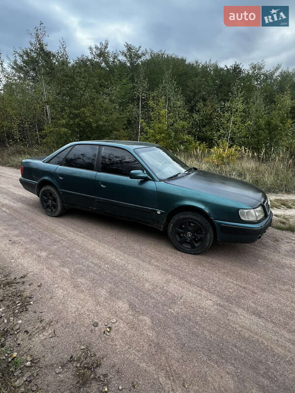 Седан Audi 100 1994 в Коростене