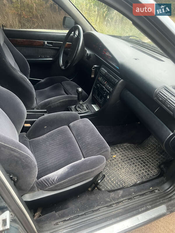 Седан Audi 100 1994 в Коростене