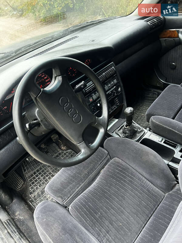 Седан Audi 100 1994 в Коростене