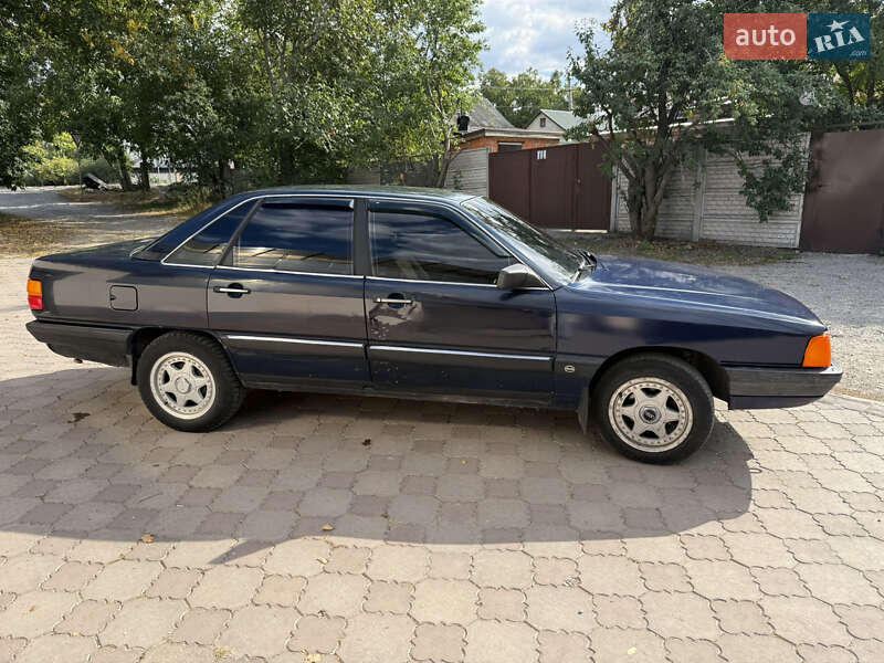 Седан Audi 100 1987 в Днепре
