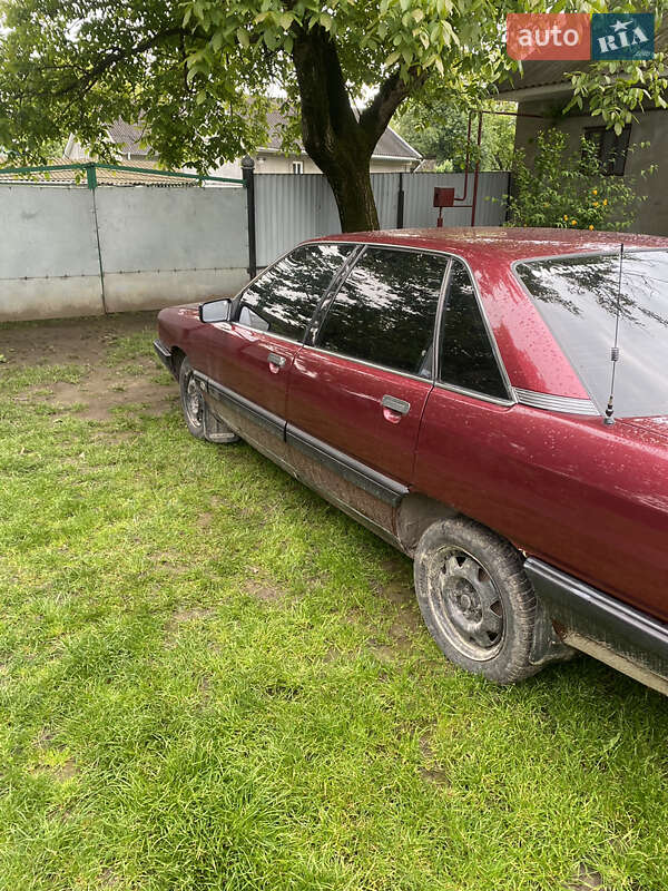 Седан Audi 100 1988 в Черновцах
