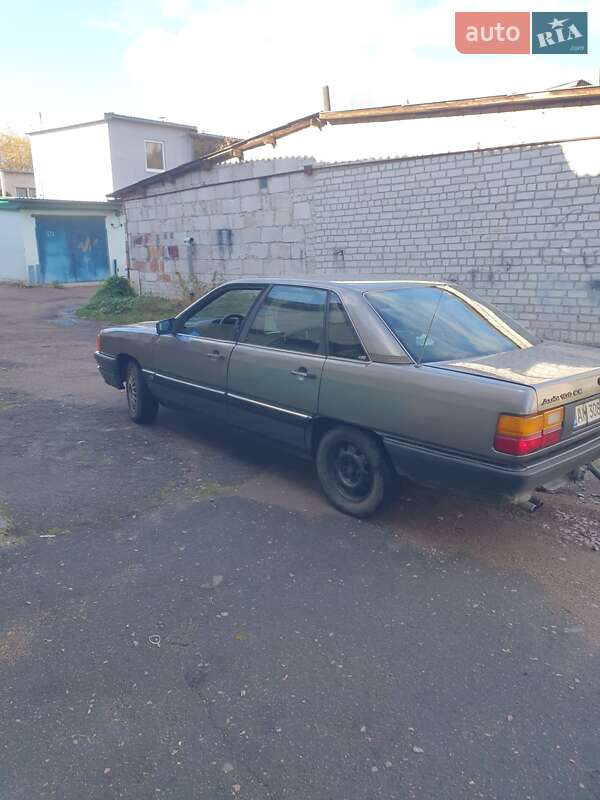 Седан Audi 100 1986 в Житомире