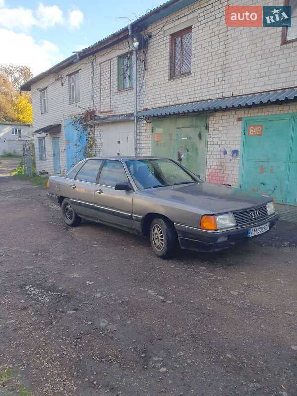 Седан Audi 100 1986 в Житомире